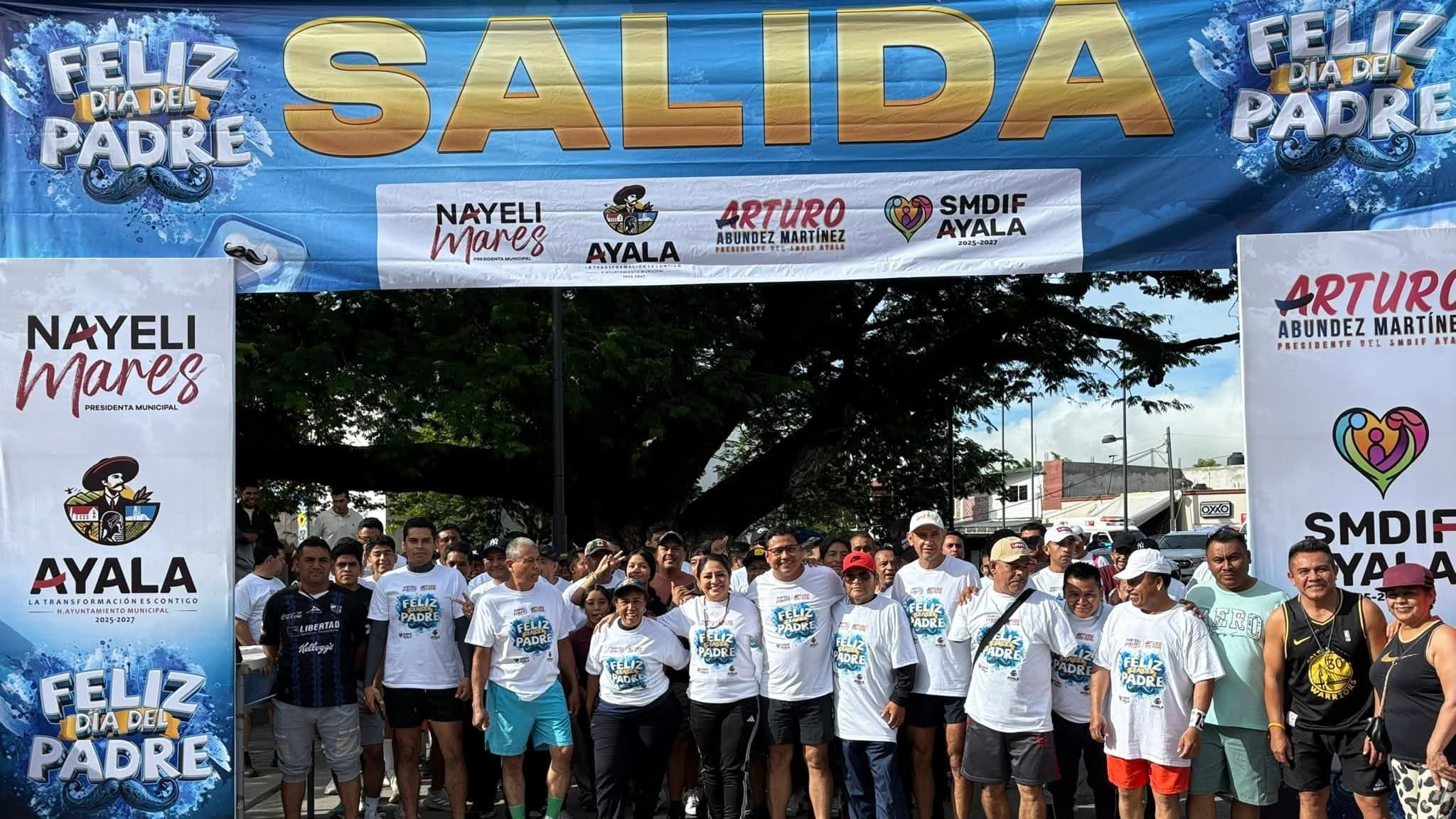 En grande festeja Ayala a los papás