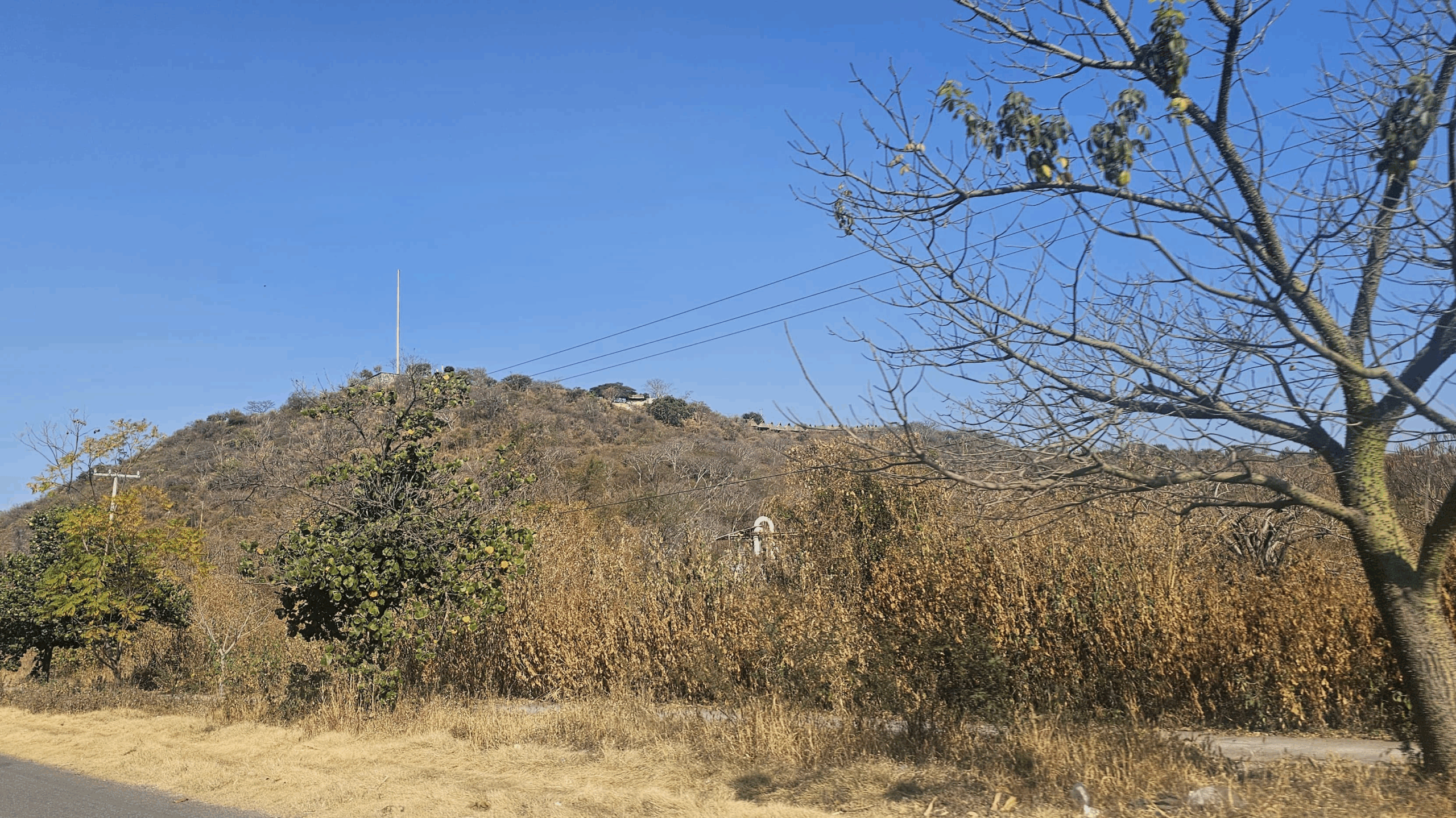 Busca alcalde de Jonacatepec perforar un pozo en el cerro de El Mirador
