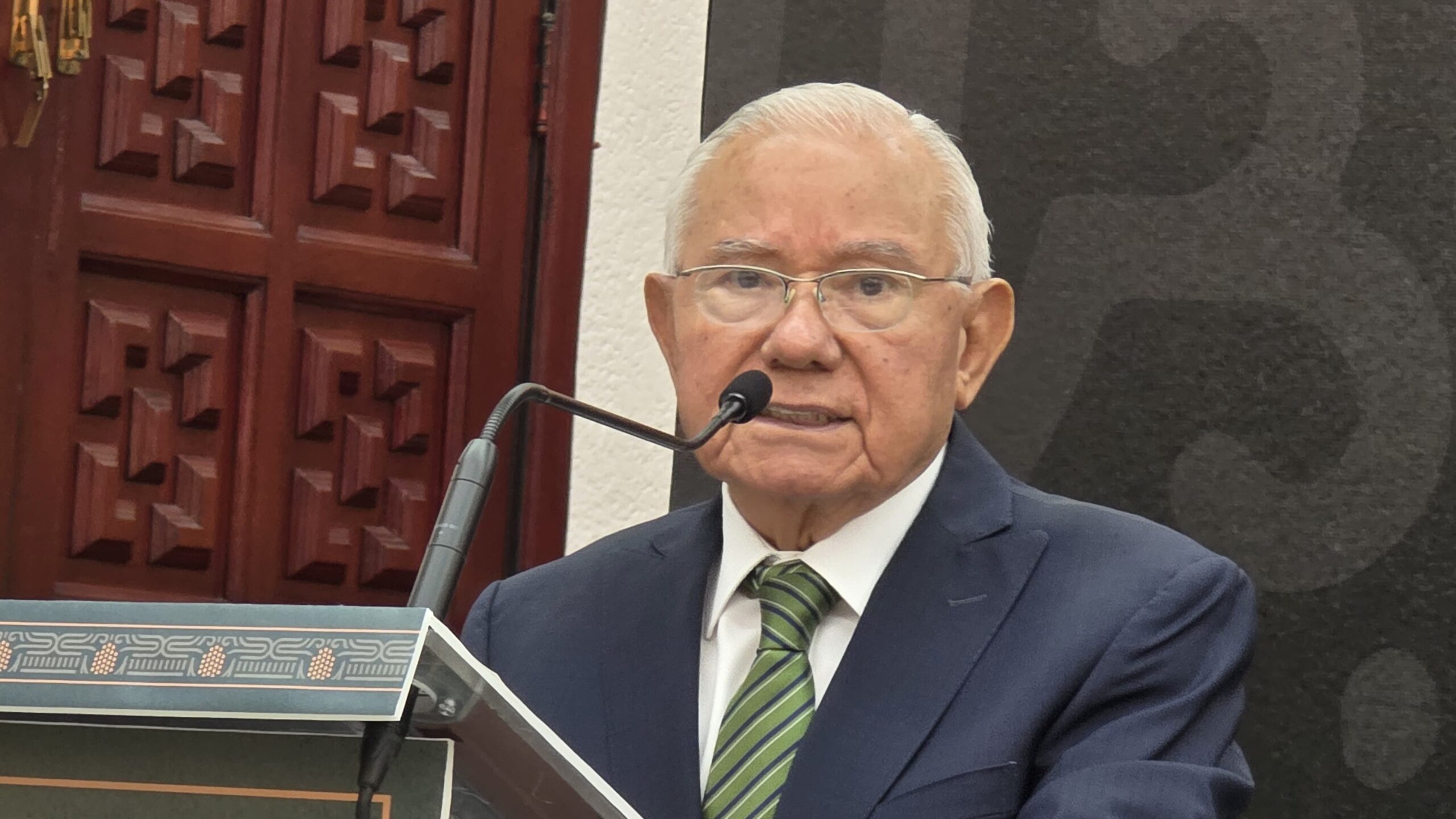 Pide Ejecutivo investiguen a exfiscal Uriel Carmona por desvío de recursos