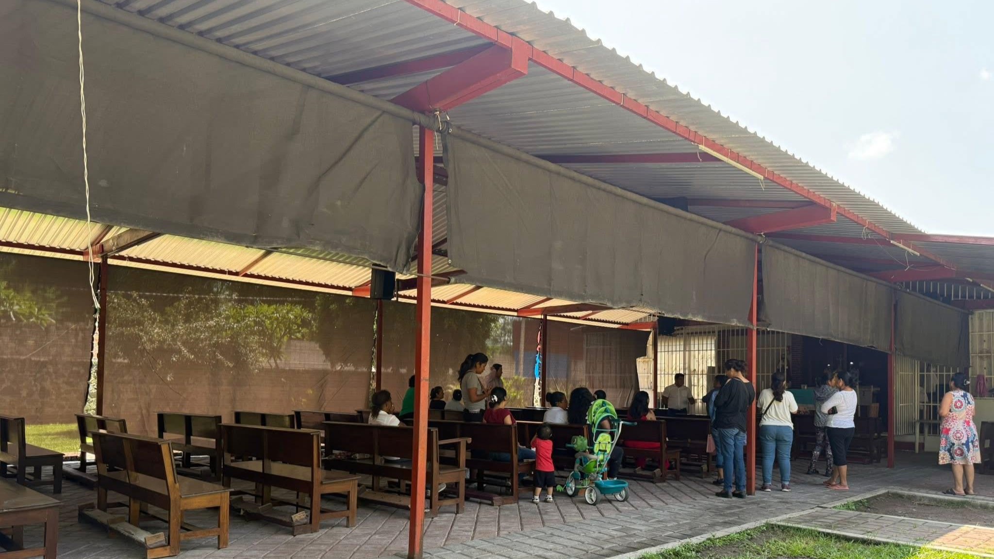 Rehabilitan techumbre en la iglesia de Chalcatzingo