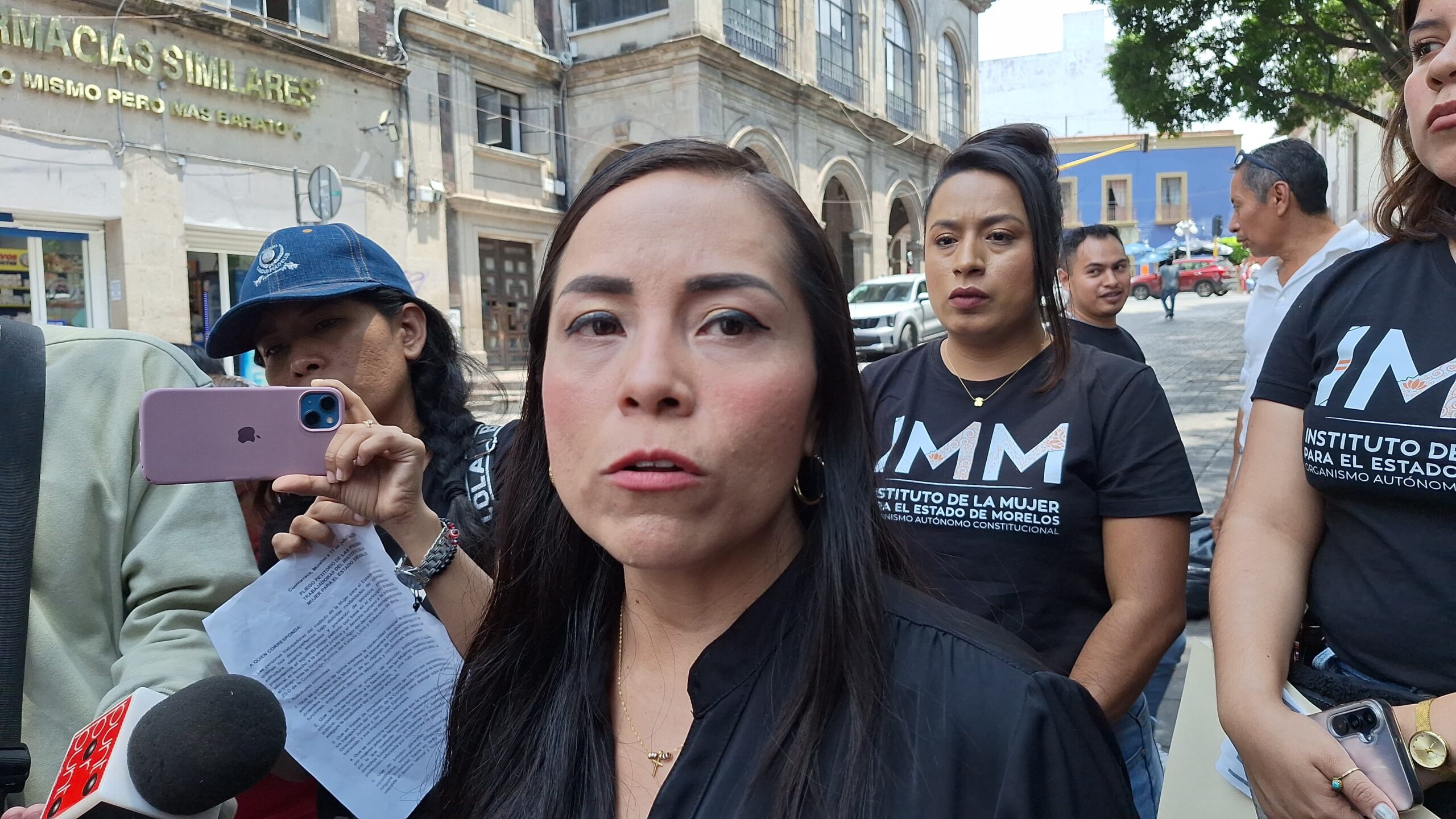 Amigos y Parejas Extorsionan a Mujeres Jóvenes con Fotos Íntimas