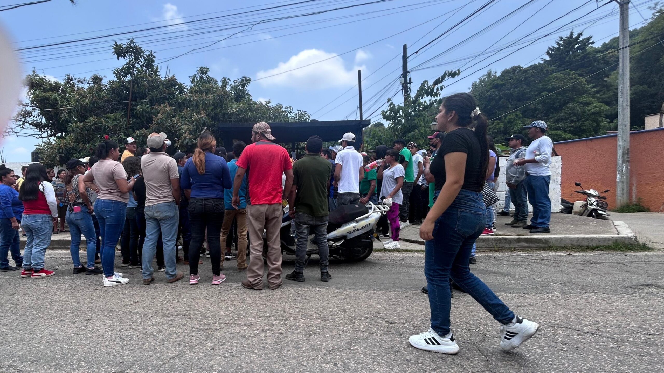 Habitantes de Totolapan impiden operativos