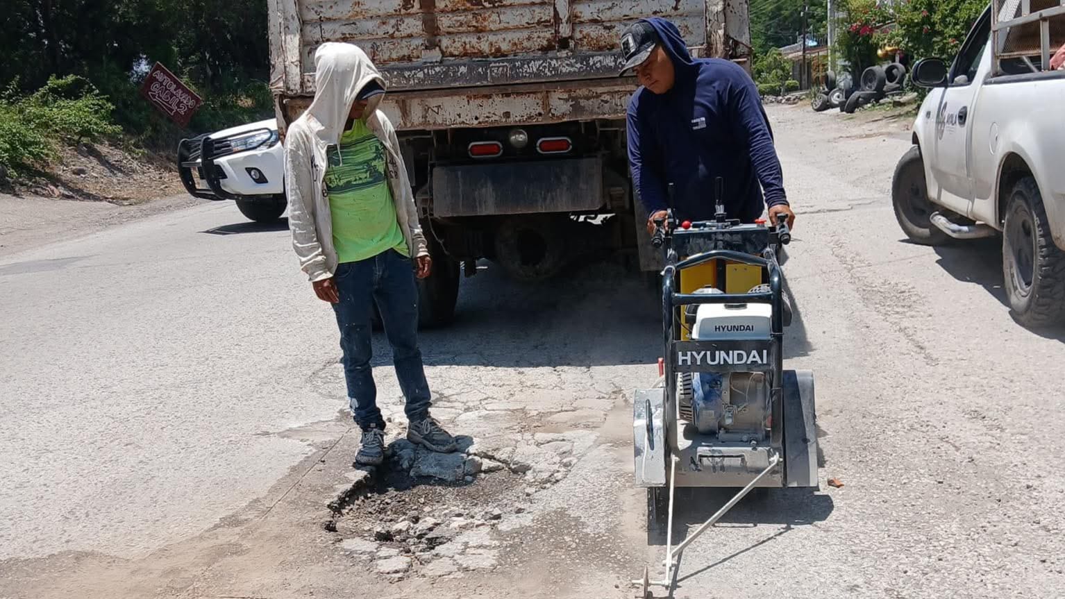 En Ayala se atienden los baches