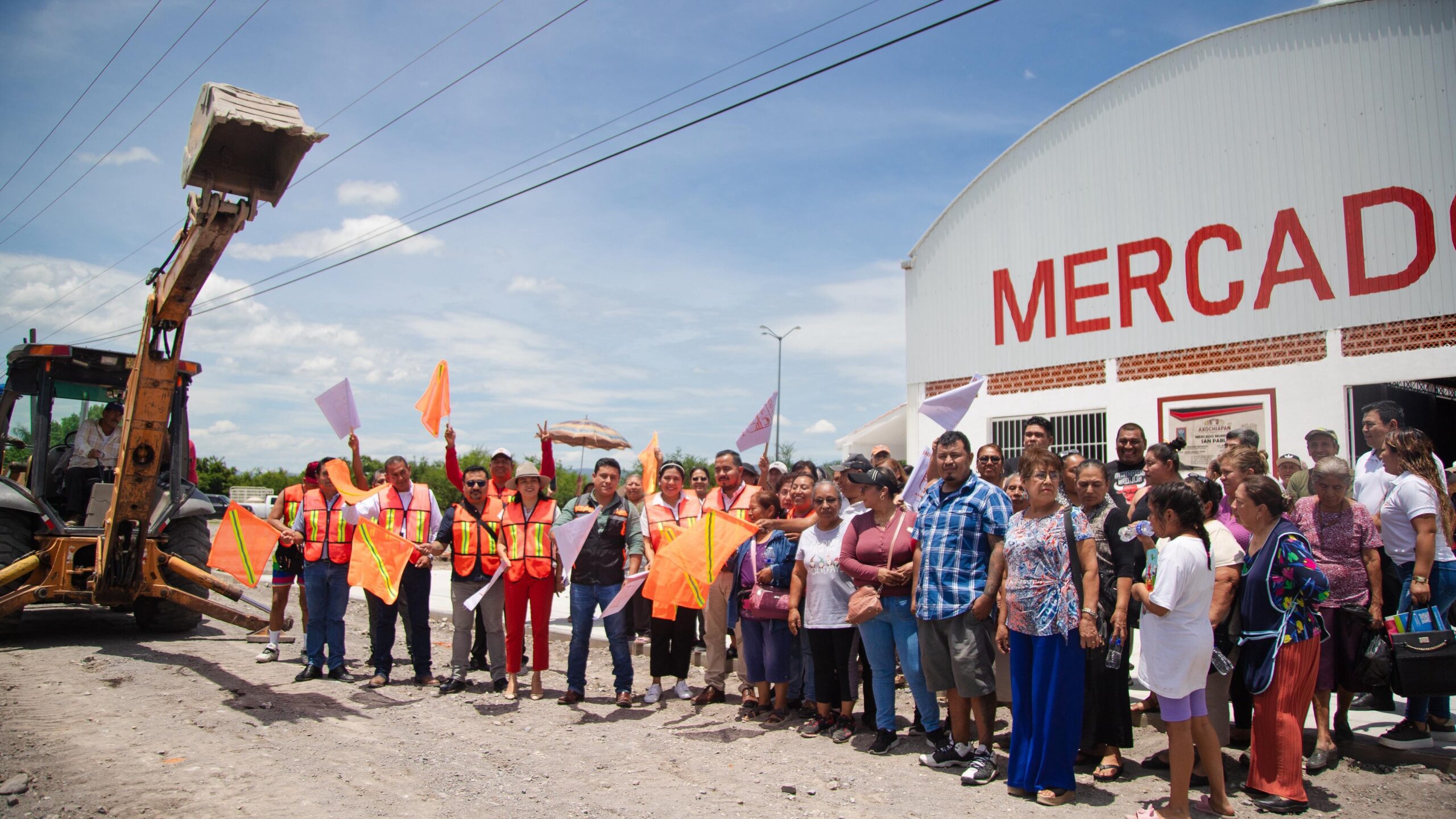 Arrancan trabajos de pavimentación en acceso a mercado municipal de Axochiapan