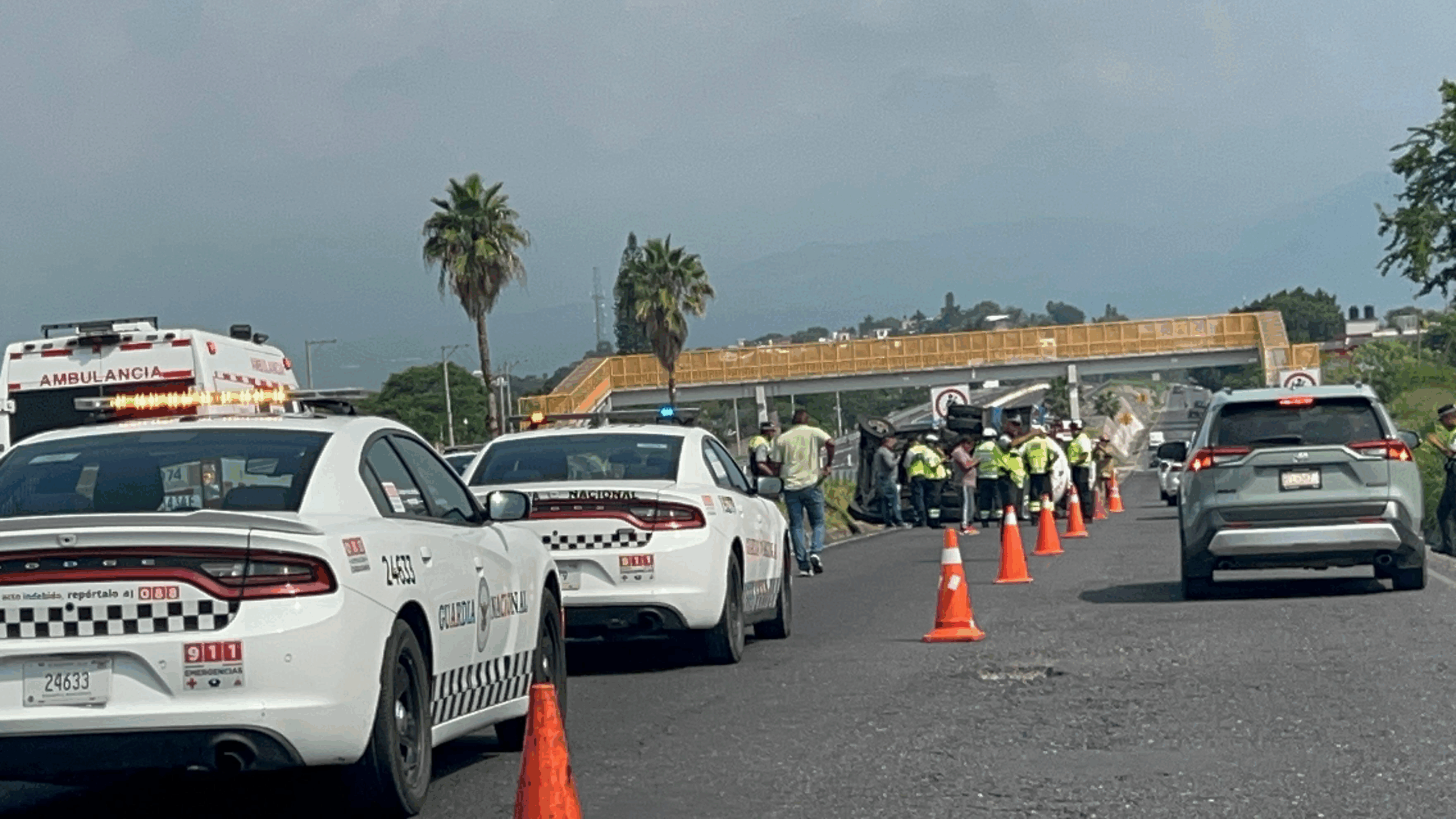 Vuelca pipa de gas L.P. en la Cuautla-Oaxtepec