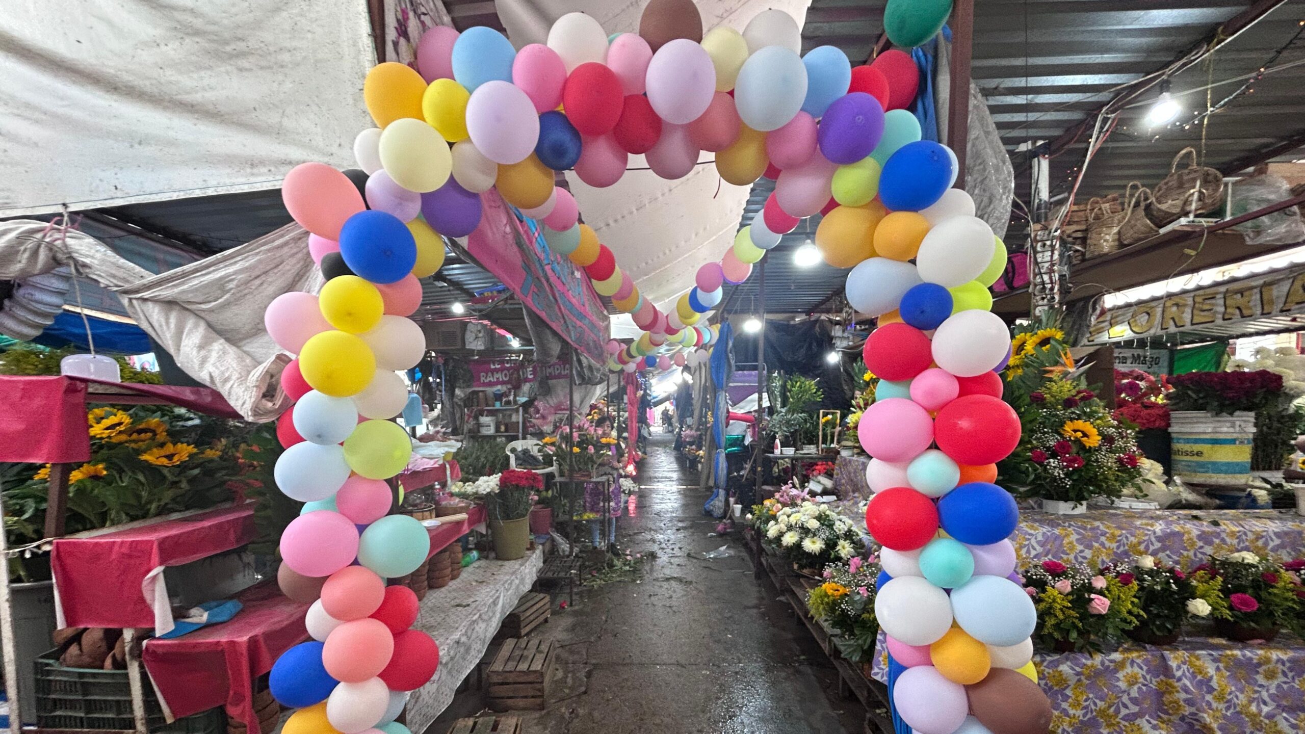 Celebran comerciantes del Mercado Nuevo su día