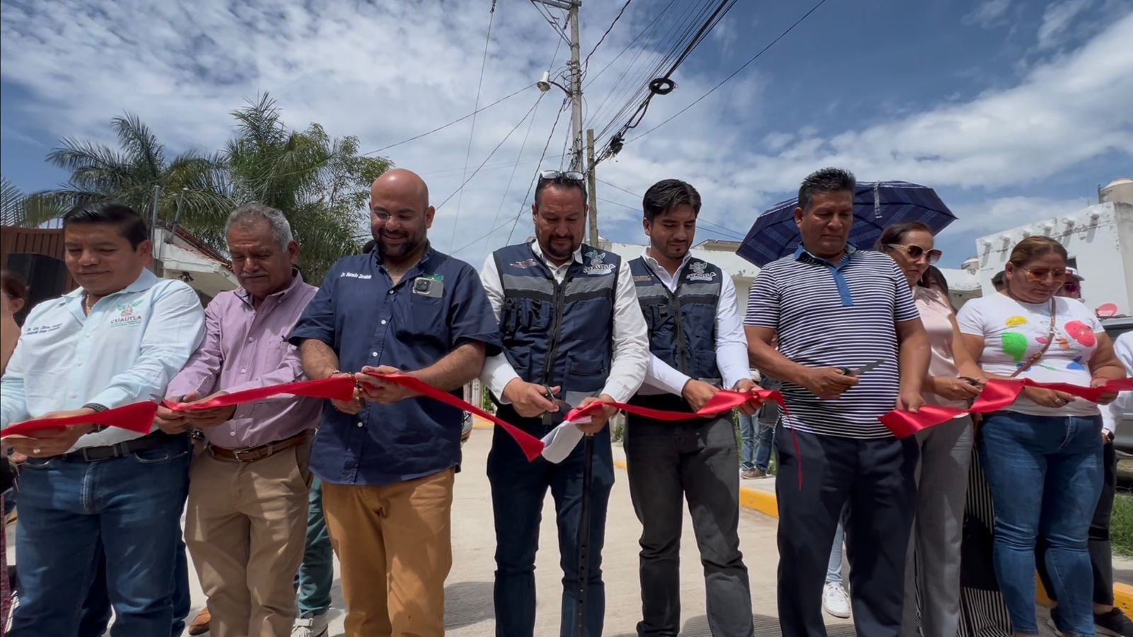 Inauguran pavimentación de la calle Vicente Suárez de la colonia Lázaro Cárdenas