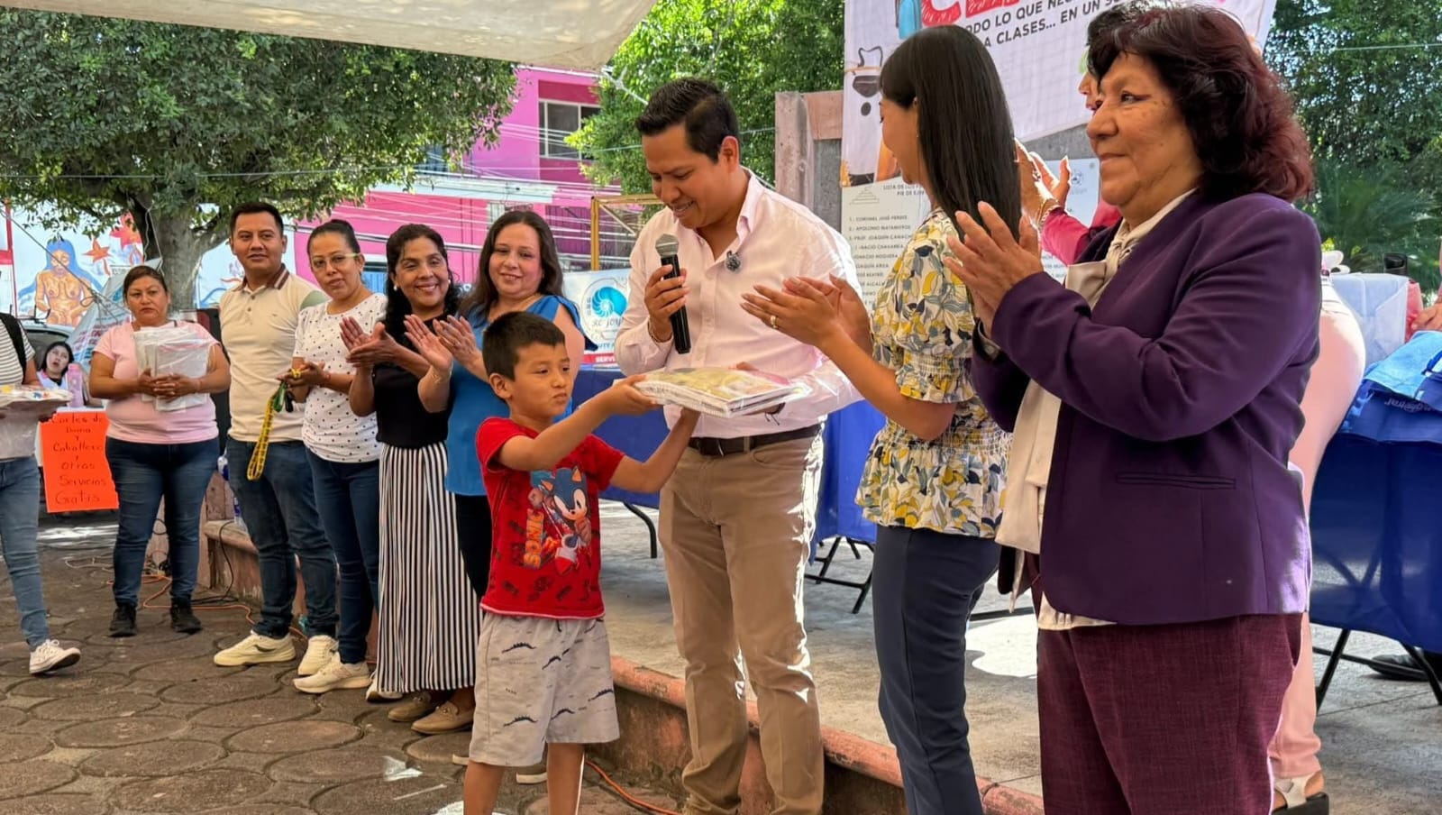 Entregará calzado escolar Ángel Augusto a niños de preescolar y primaria