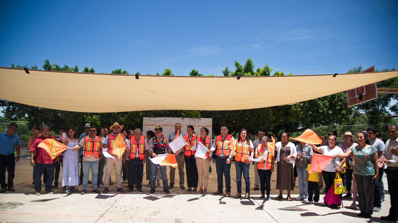 Arrancan construcción de techumbres en escuelas de Joaquín Camaño