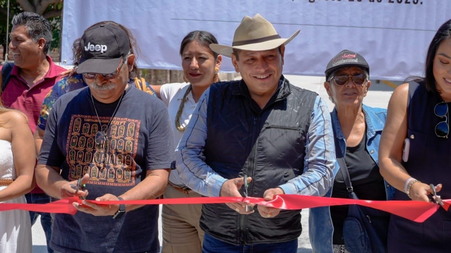 Inauguran pavimentación de la calle Bugambilias de la colonia Paraíso de Cuautla
