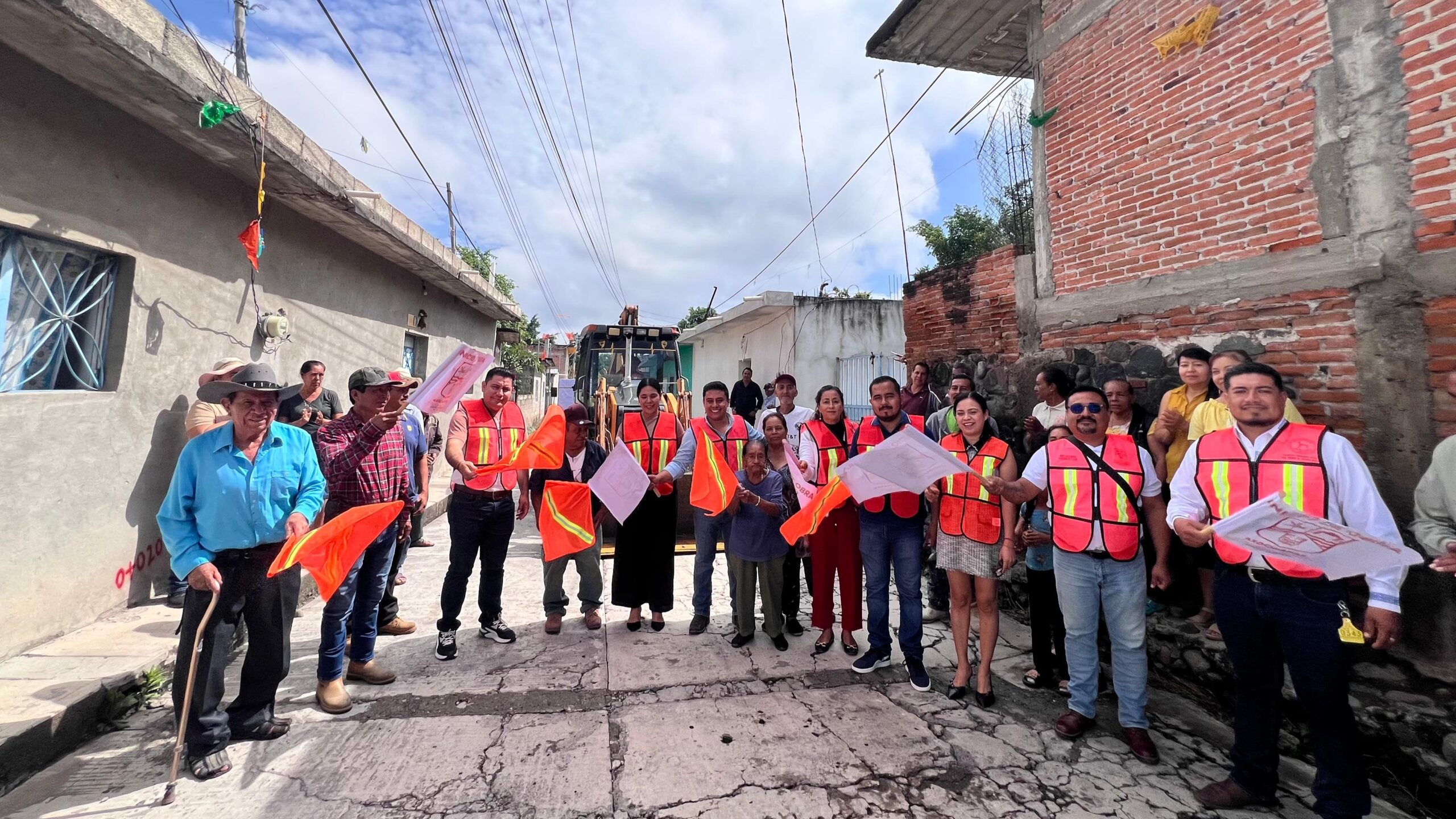 Arranca obra de cambio de tubería de drenaje y pavimentación en Atlacahualoya