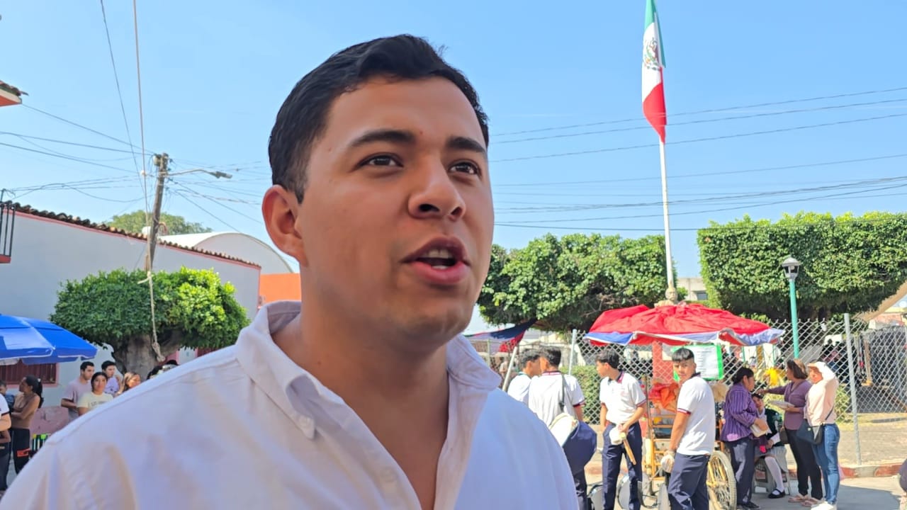 Beneficia Jonacatepec a 100 personas con lentes para vista cansada