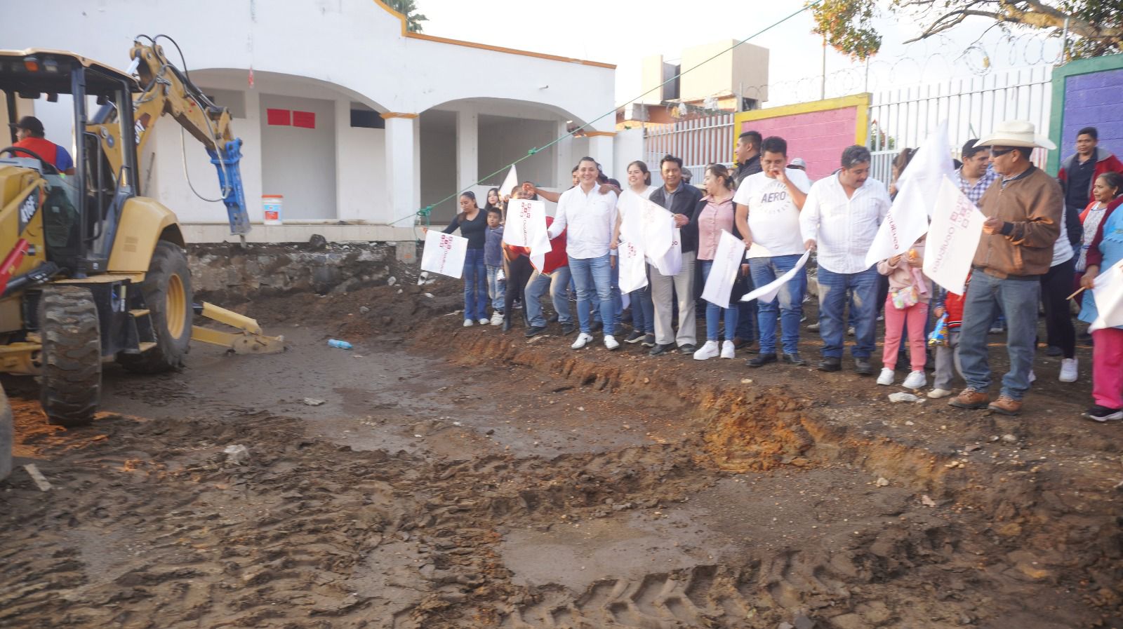 René Jacobo encabeza arranque de construcción de una biblioteca en Ocoxaltepec