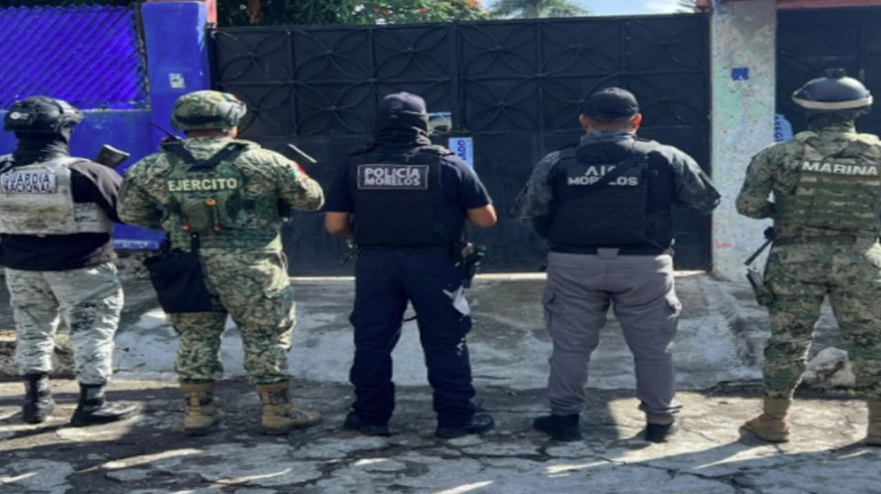 Desmantelan predio en Cuautla utilizado para el desvalijamiento de autos robados