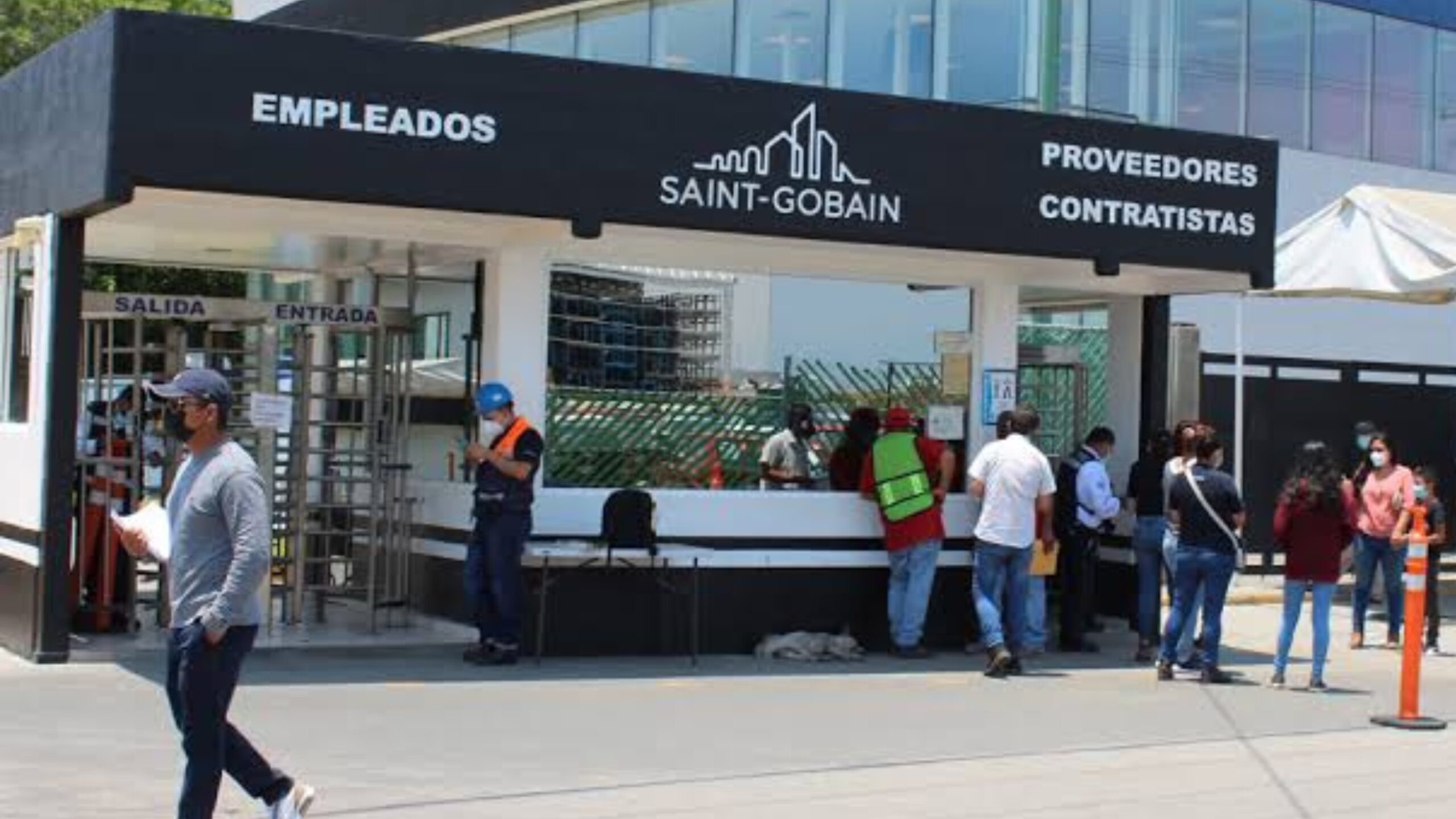 Muere obrero de Sekurit Cuautla prensado por máquina