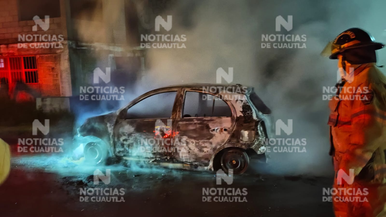 Prenden taxi con una persona adentro en el libramiento de Cuautla