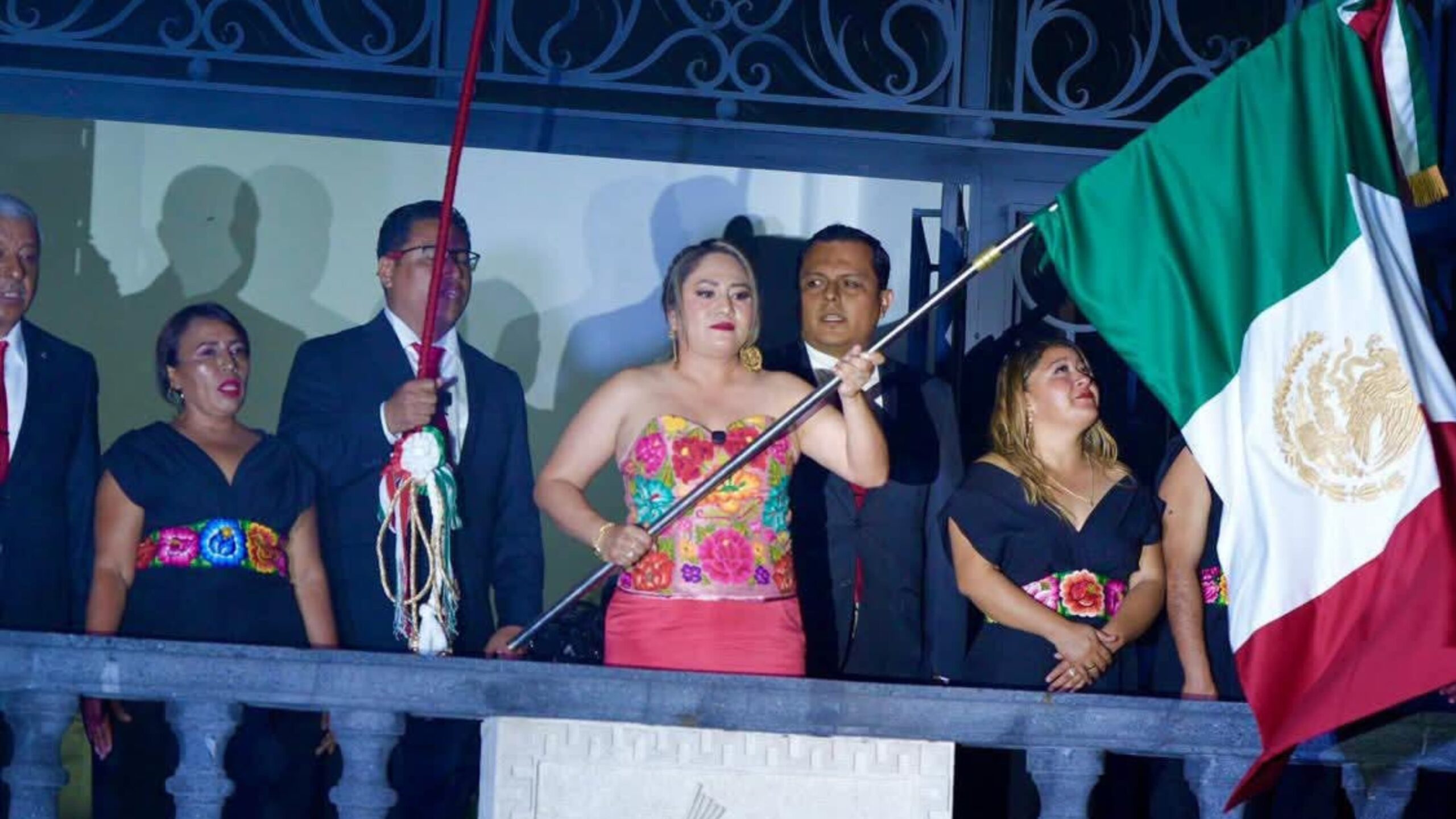 Nayeli Mares encabeza el Grito de Independencia en Ayala