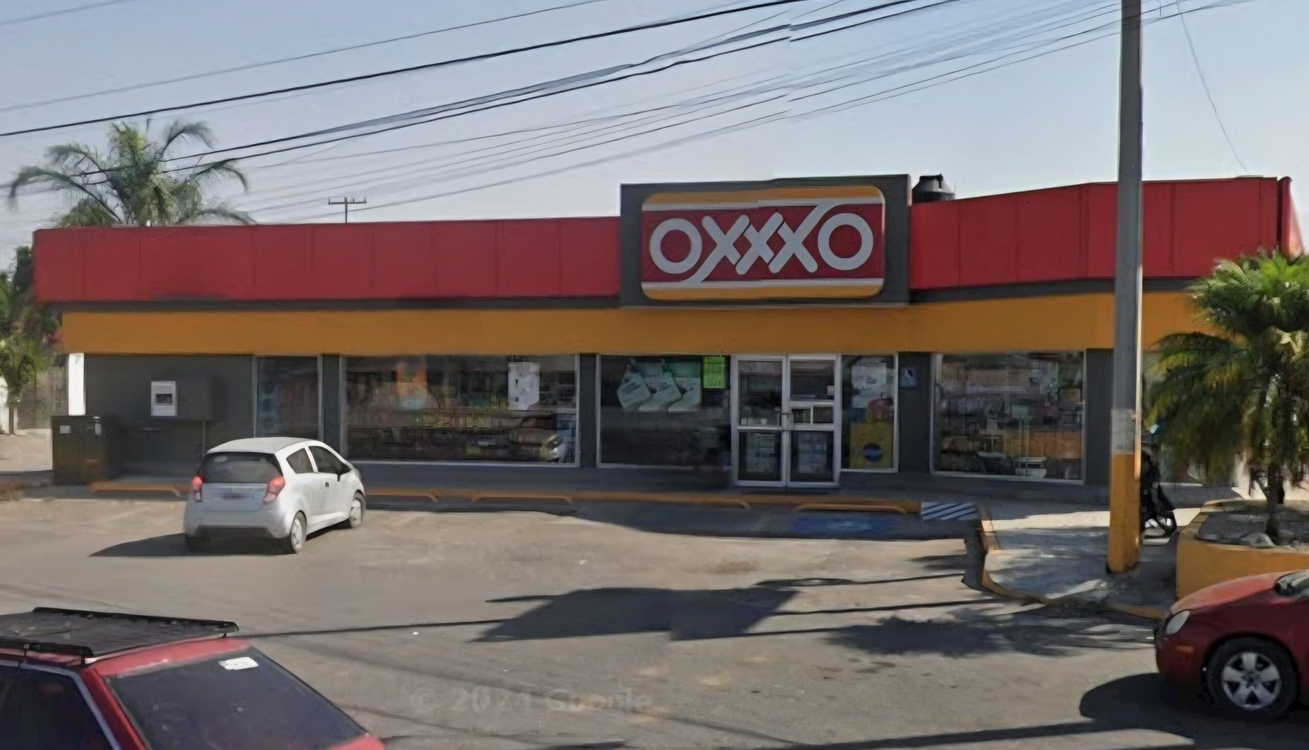 Asaltan Oxxo en Cuautla, roban botellas de vino, cigarros y dinero