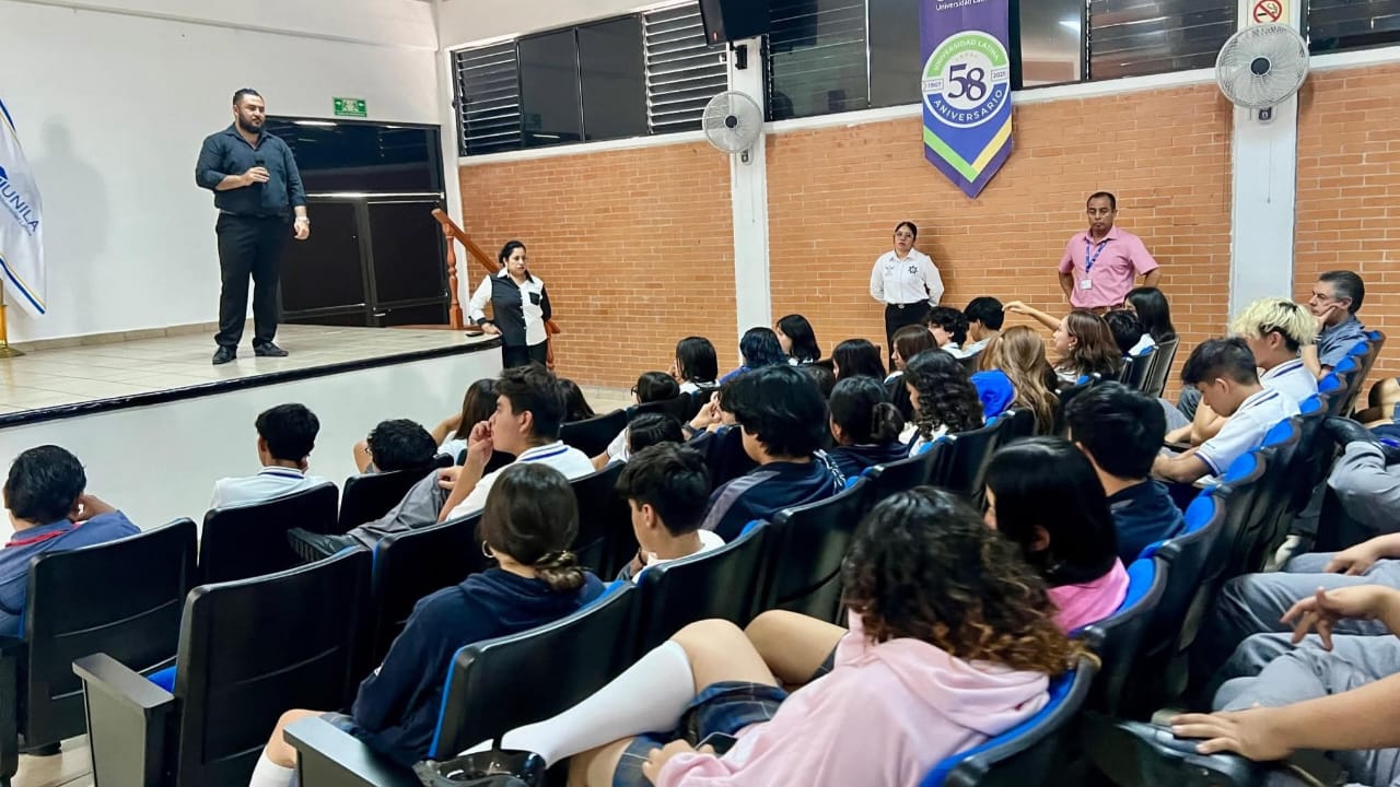 Llevan a escuelas pláticas para prevenir  acoso escolar y ciberacoso