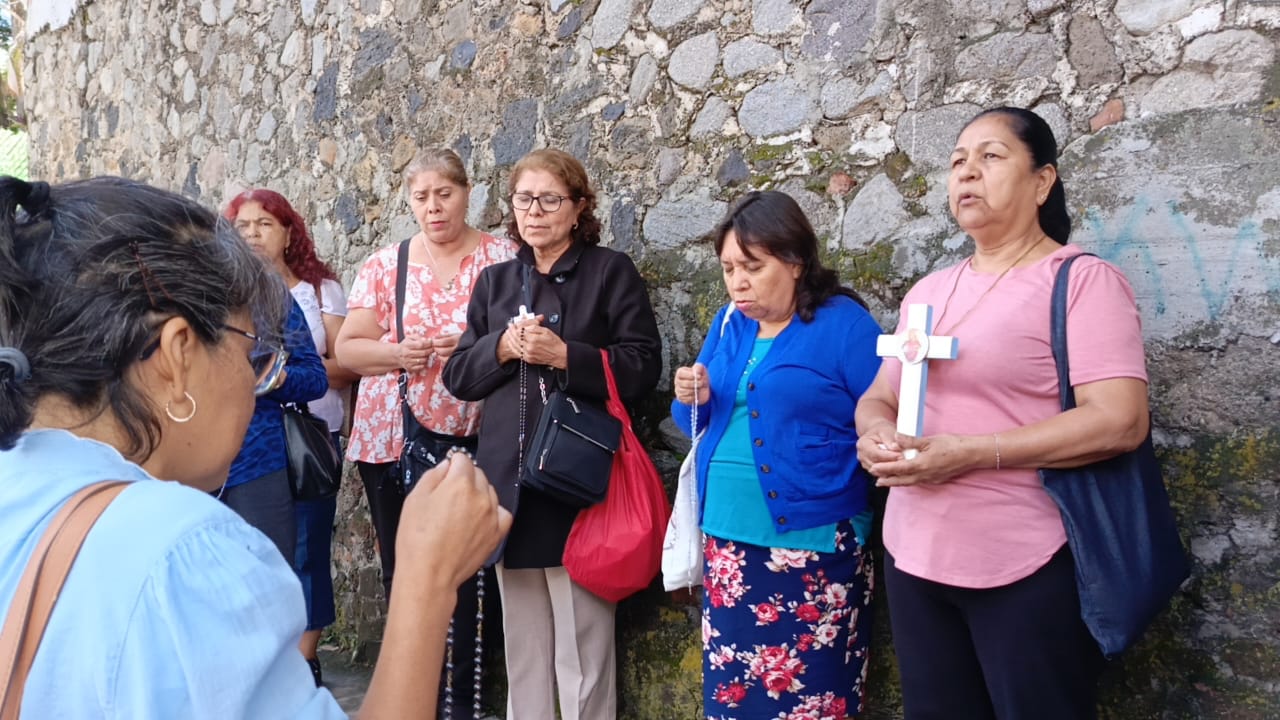 Católicos oran para que Morelos no regule la maternidad subrogada