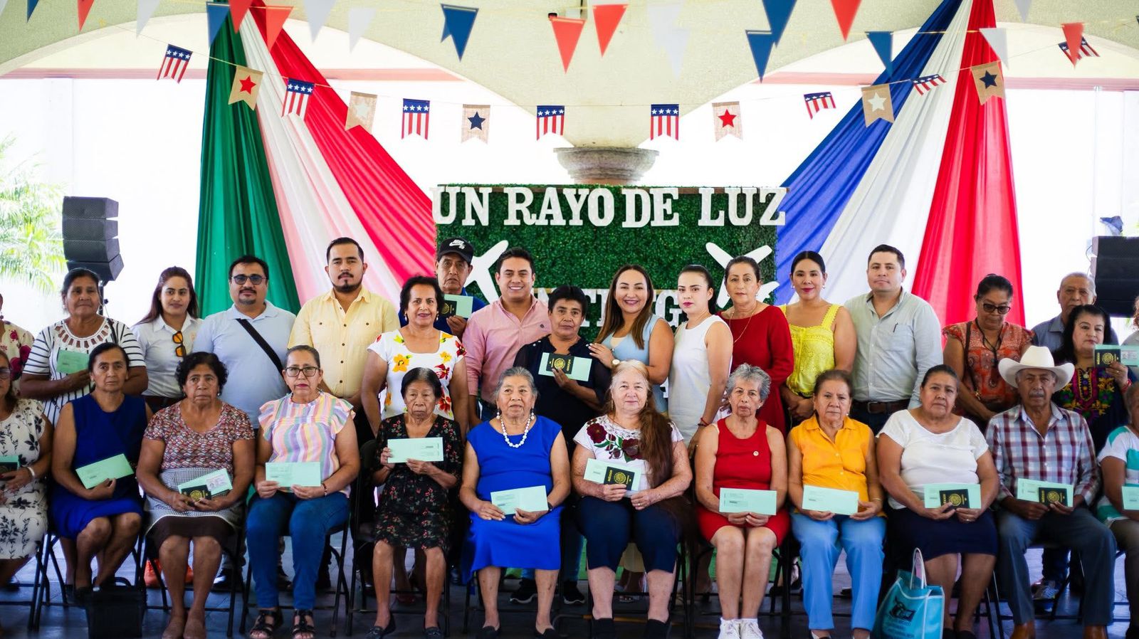 Adultos mayores de Axochiapan reciben visas humanitarias gracias al programa “Una Luz en tu Corazón”