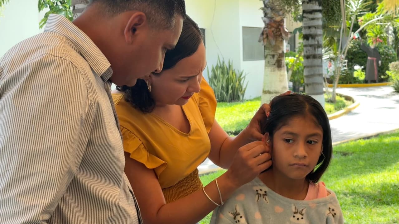 Emiliano Zapata cambia la vida de una niña con discapacidad auditiva