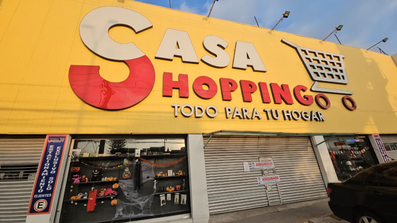 Aseguran dos tiendas chinas en Cuautla