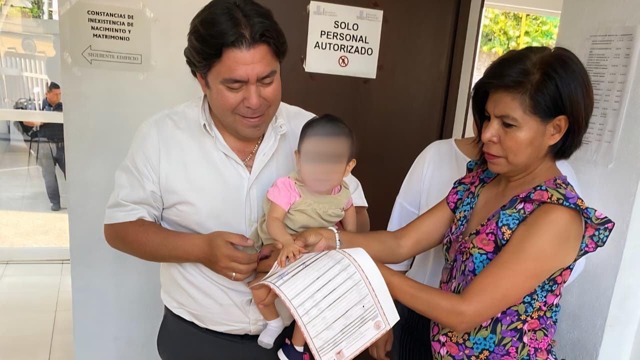 Otorga Registro Civil identidad a dos menores de edad que están en albergue