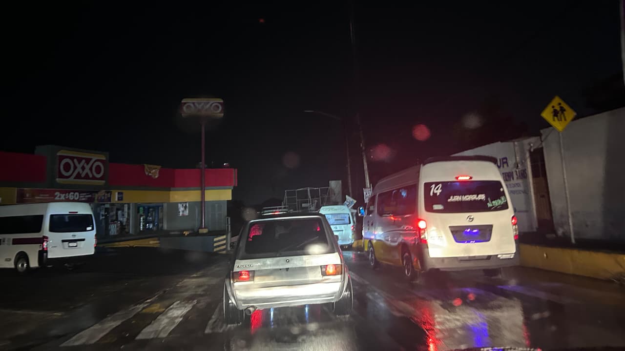 Lluvias dejan a colonias sin luz