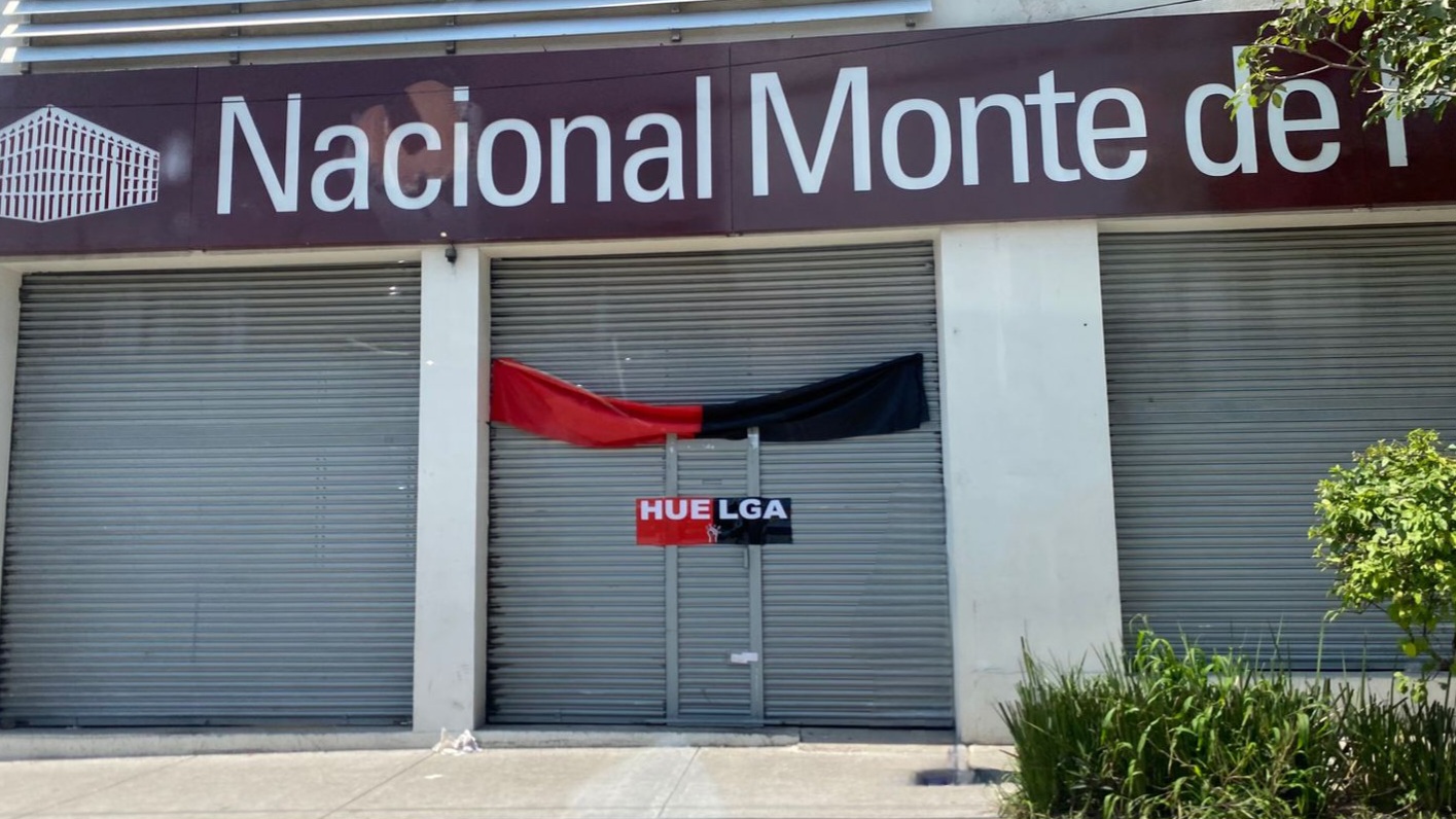 Se mantienen en huelga trabajadores de Nacional Monte de Piedad