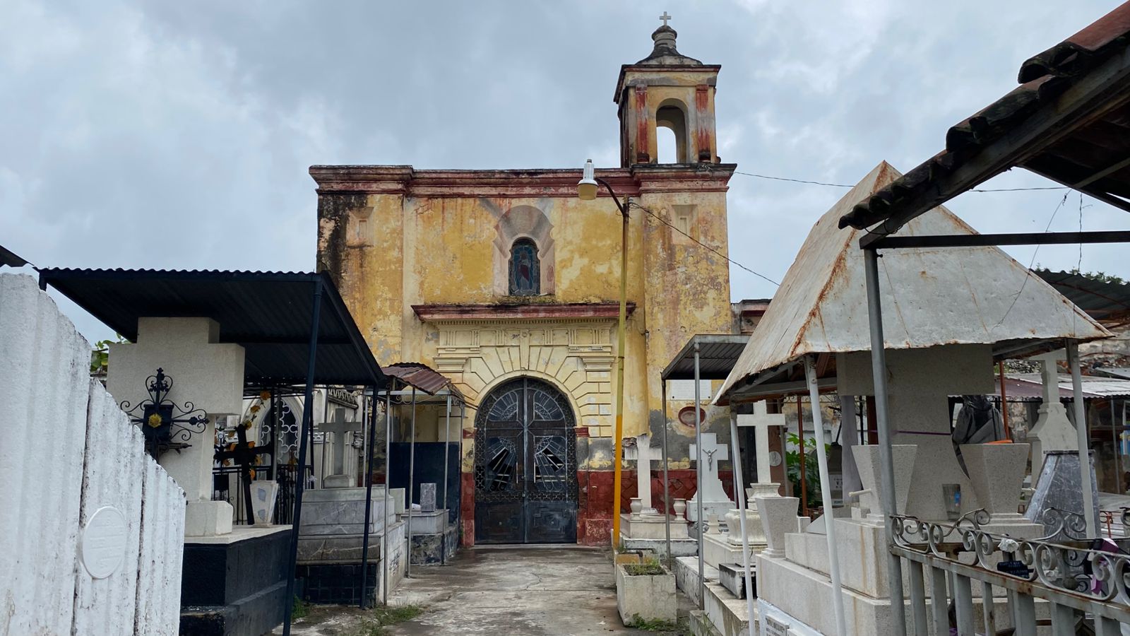 Esperan permiso del INAH para abrir la capilla del panteón municipal