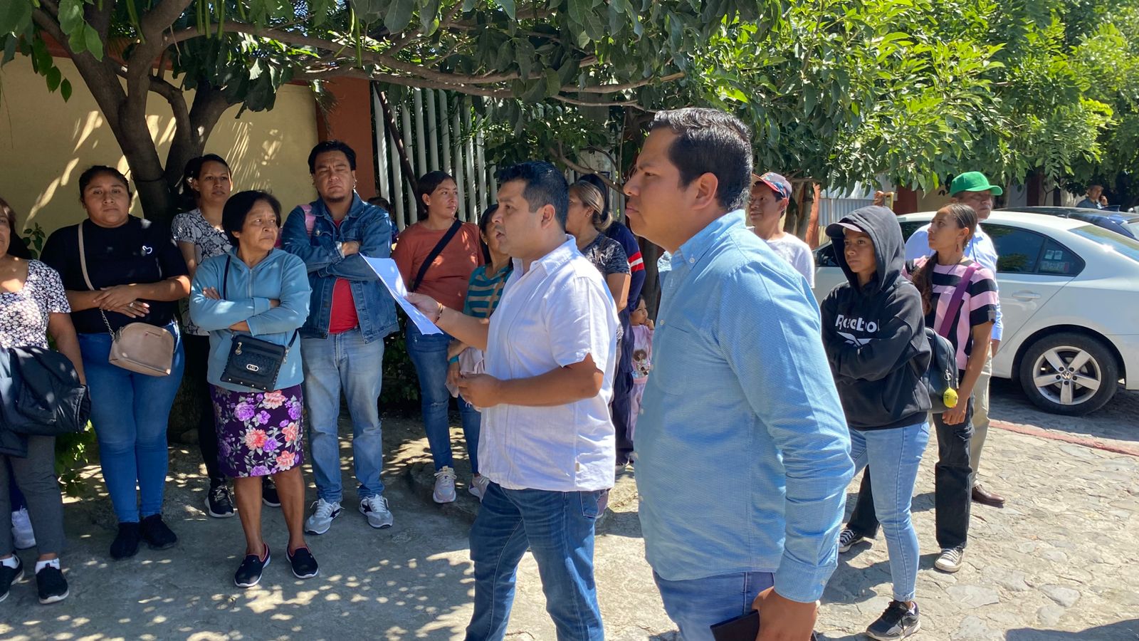 Atiende Ángel Augusto a padres de familia del jardín de niños 2 de mayo