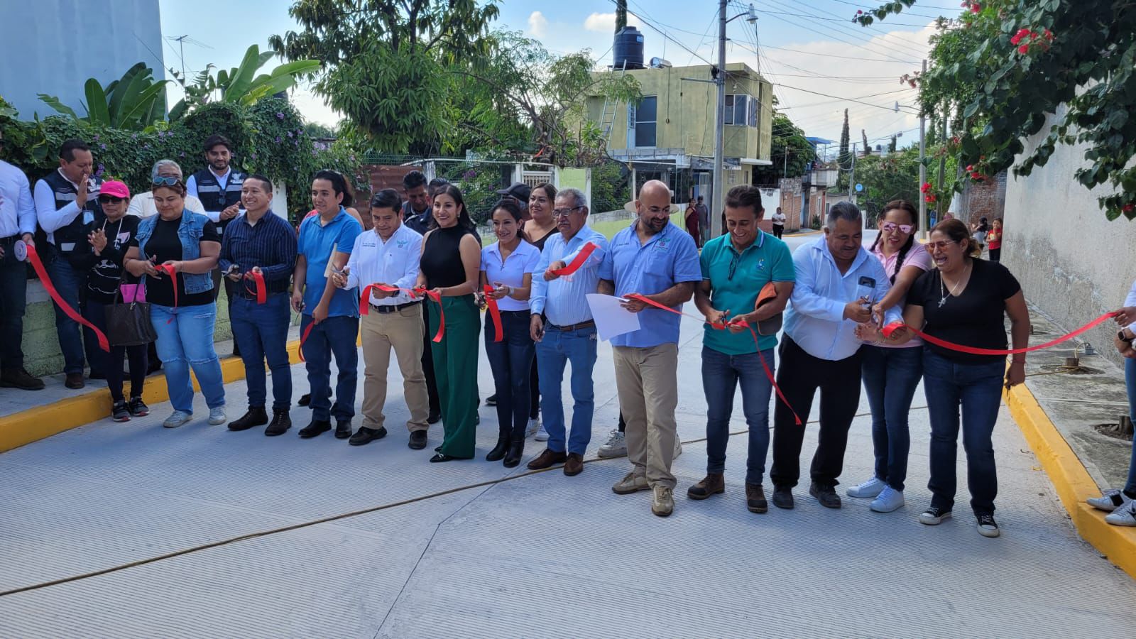 Entrega ayuntamiento otra obra de pavimentación en Cuautla