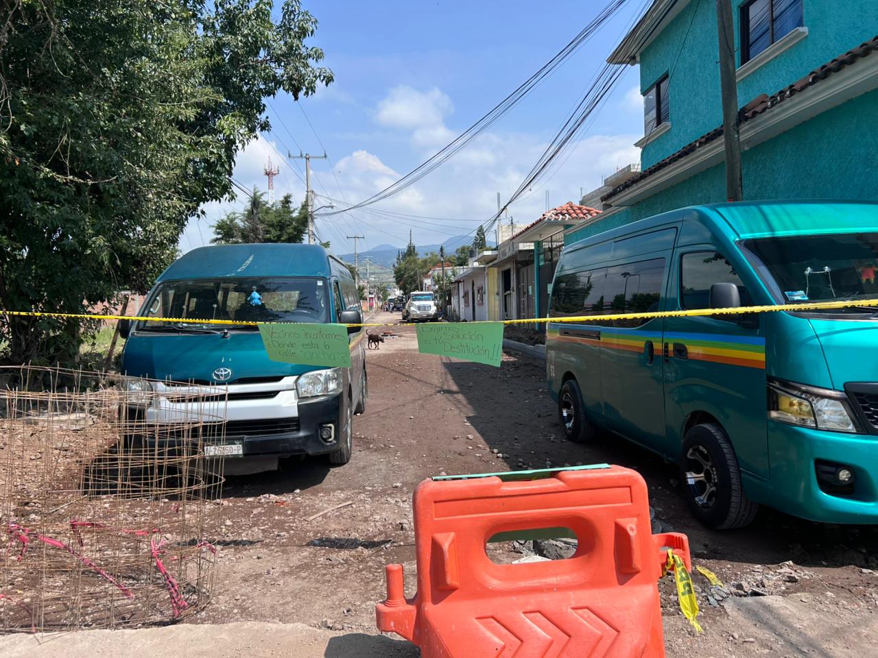 Habitantes cierran calle Galeana en Atlatlahucan