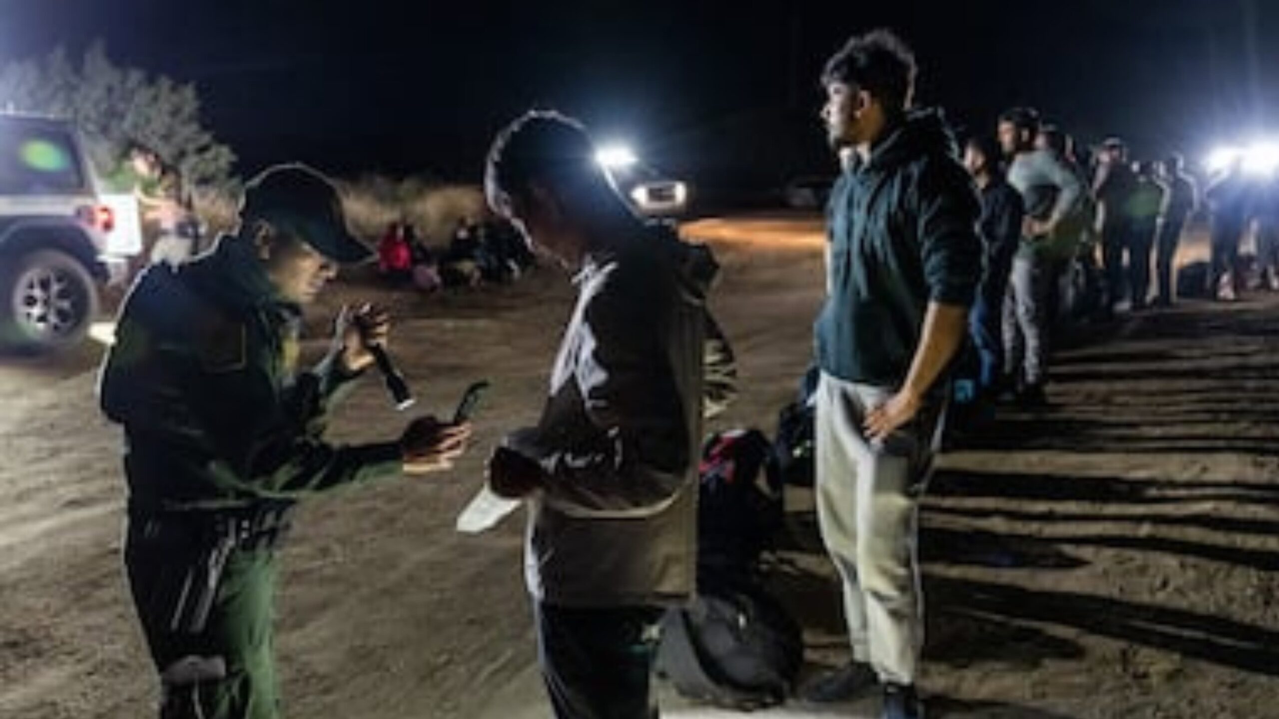 Por temor a redadas migrantes en EU trabajan de noche