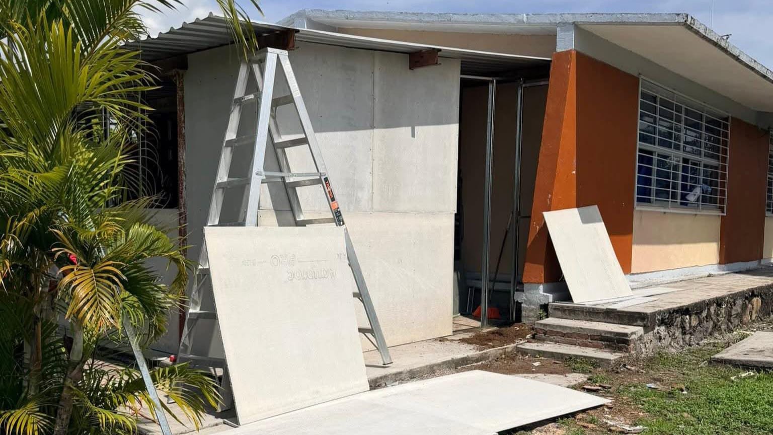 Supervisan la construcción del aula USAER en Amacuitlapilco