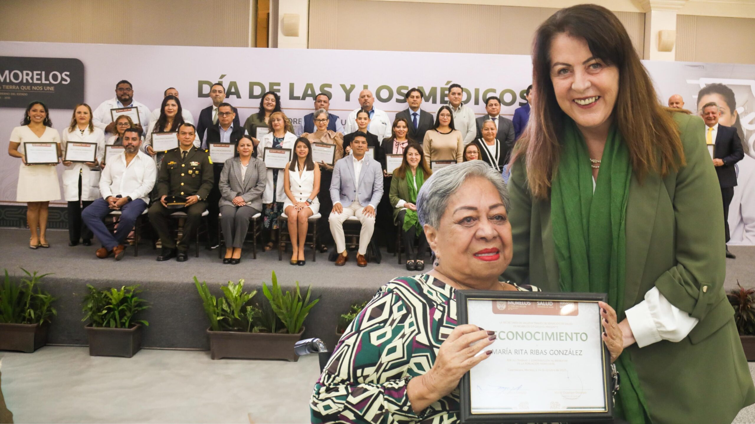 Reconoce Margarita González Saravia labor de los médicos