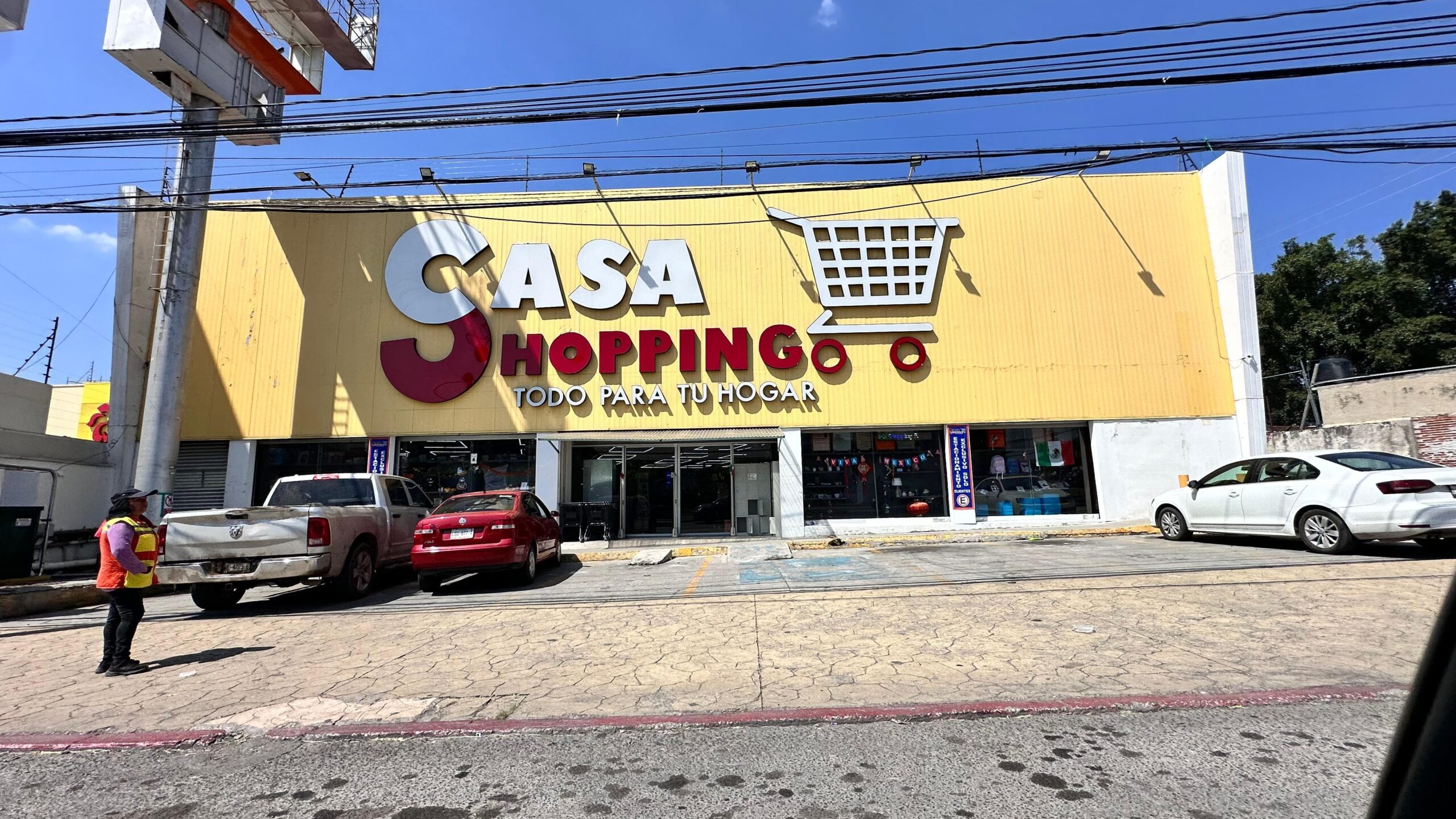 Reabre una de las dos tiendas chinas cateadas por FGR