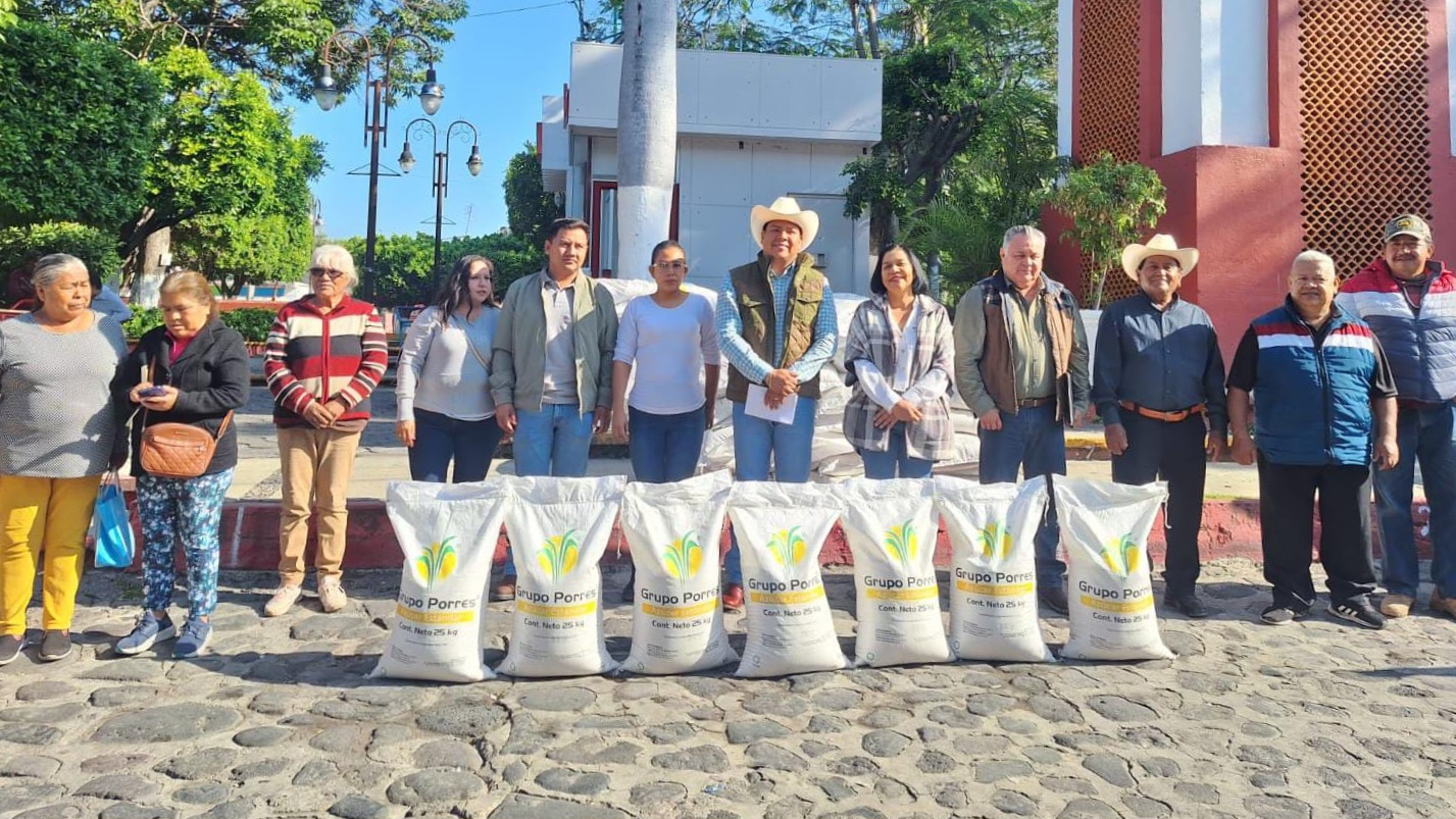 Entregan apoyo de azúcar a productores de dulce cristalizado y apicultores de Jantetelco