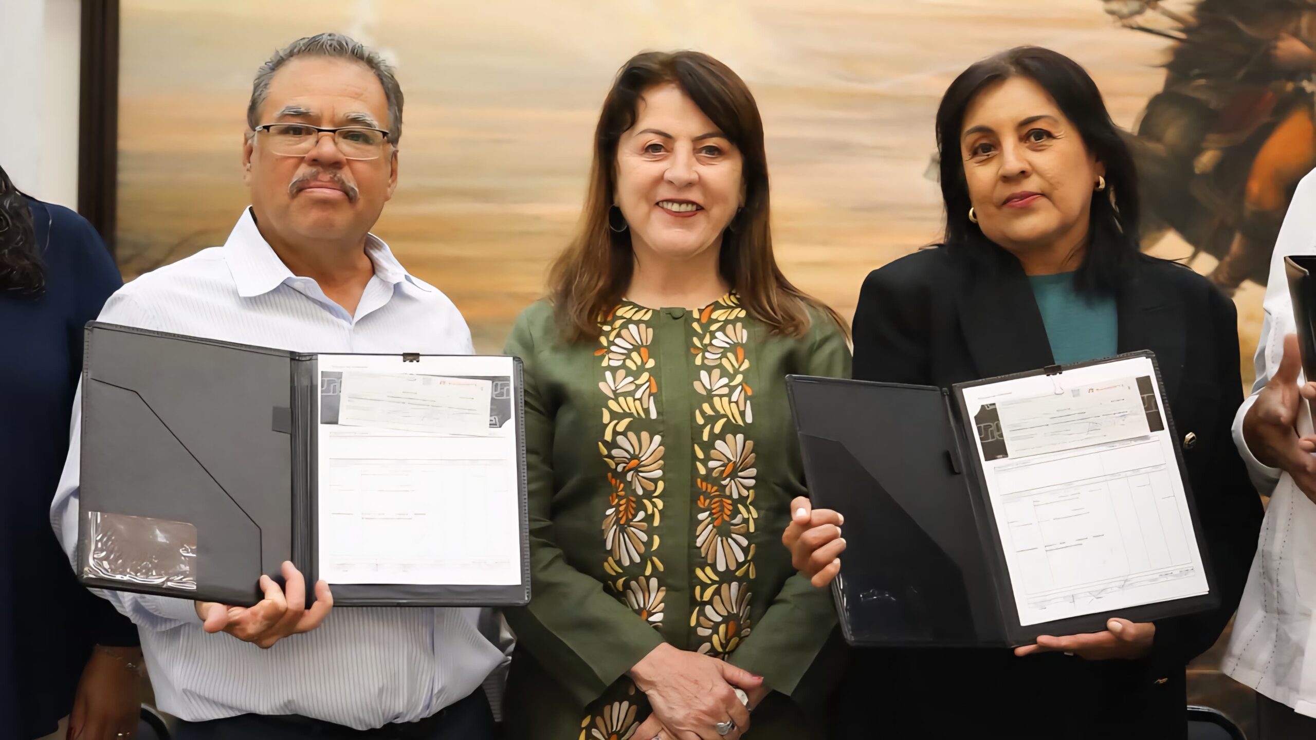 Reciben maestros de la sección 19 del SNTE pago de prima de antigüedad