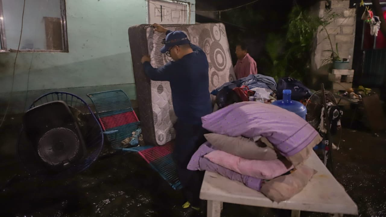 Desbordamiento de barranca en Ixtlilco el Chico inunda casas y causa cuantiosas pérdidas