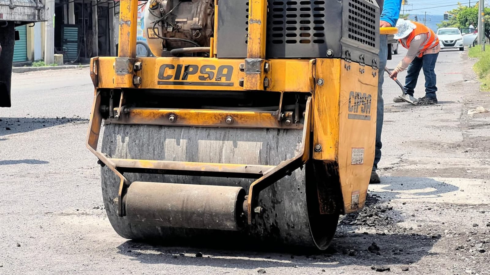 Continúa Ayuntamiento de Cuautla con trabajos de bacheo en calles y avenidas principales