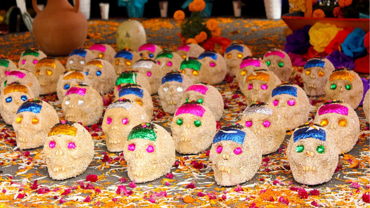 Productores de amaranto aceleran la venta de calaveritas para Día de Muertos