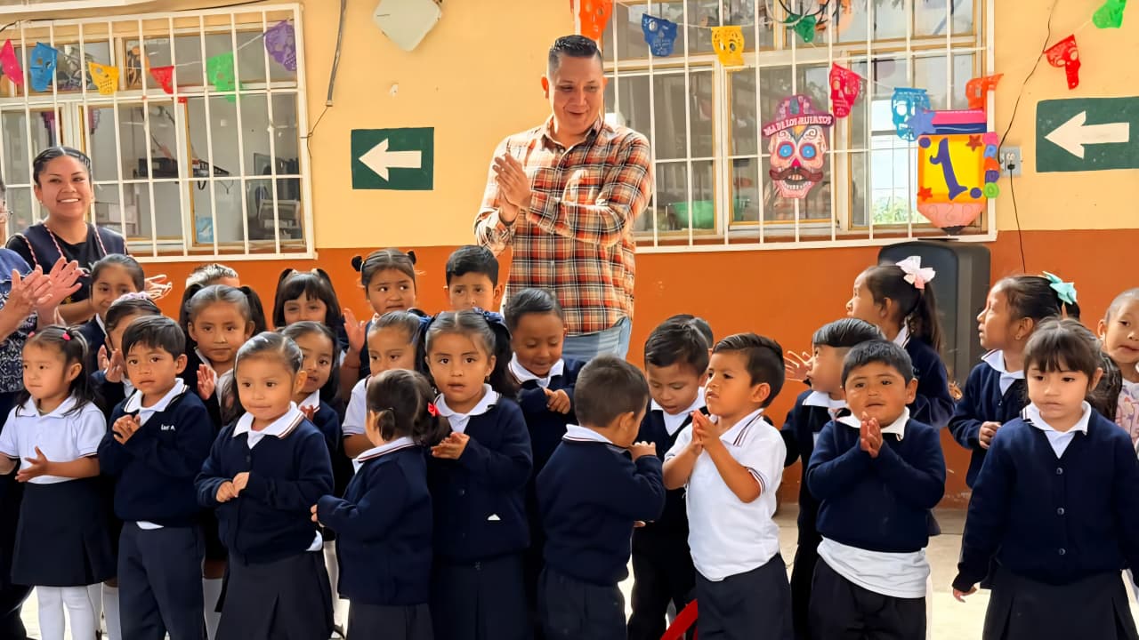 Entregan techado para áreas múltiples del CAIC de Huecahuaxco