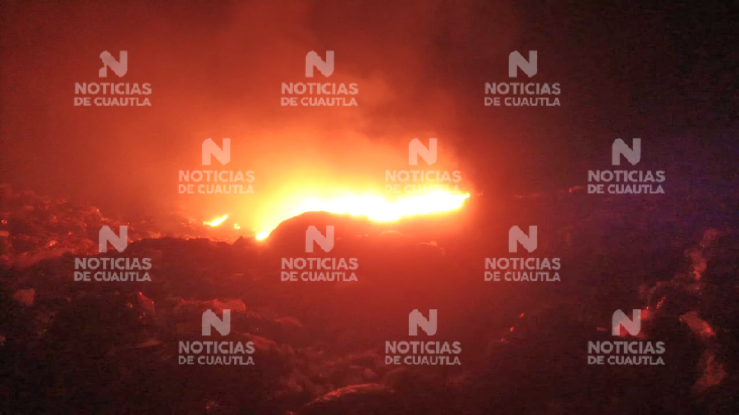 Sofocan Bomberos Incendio en Relleno Sanitario de Cuautla