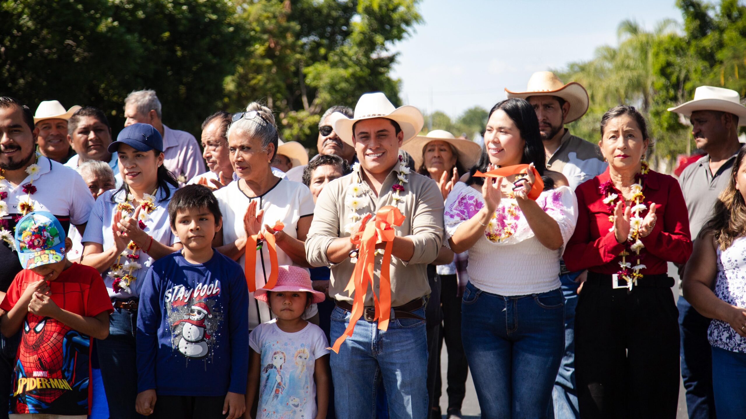 Marco Cuate inaugura rehabilitación de carretera para en Axochiapan