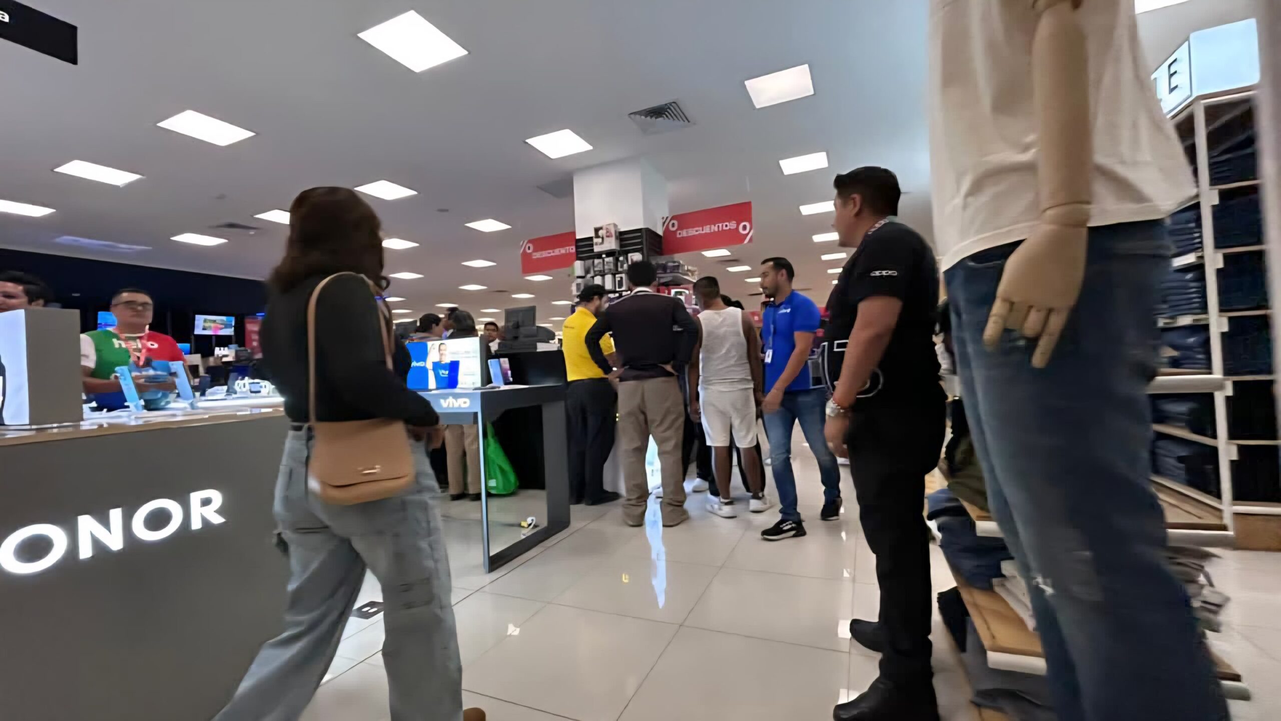 Telefonía, ropa y calzado, lo más demandado en el Buen Fin