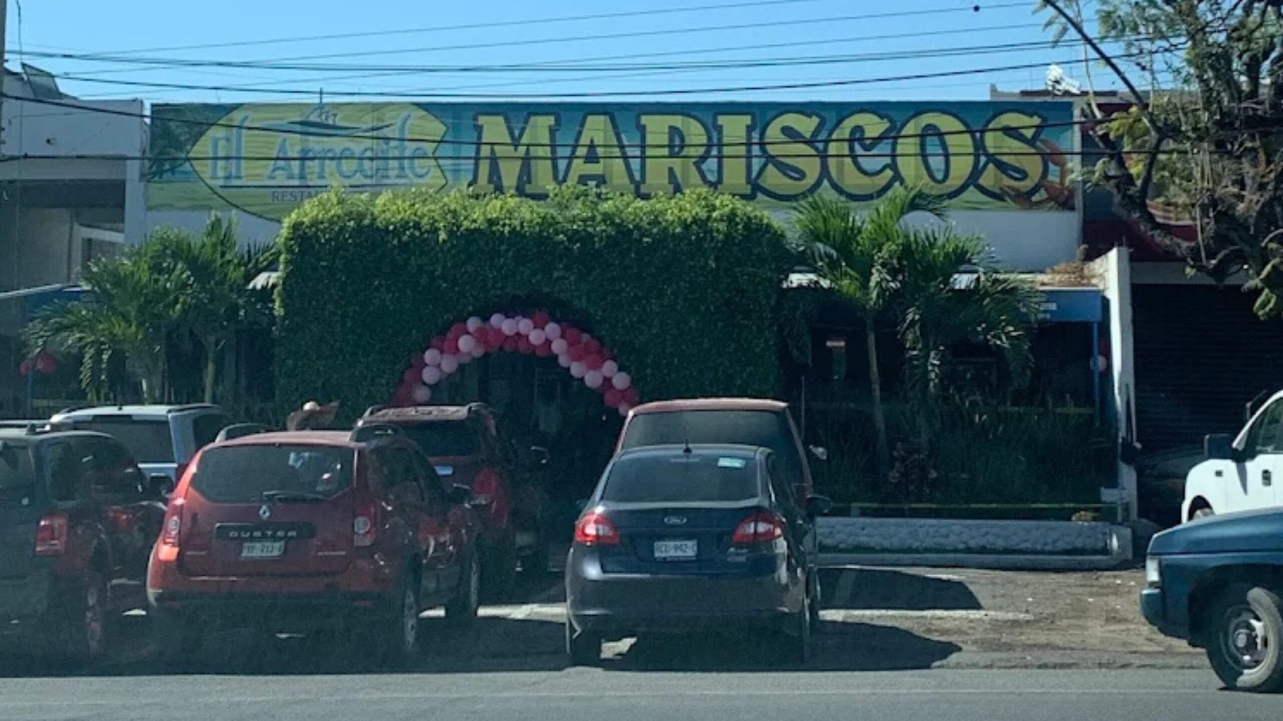 Prenden cortinas de mariscos «El Arrecife» en Cuautla en busca de extorsionarlos