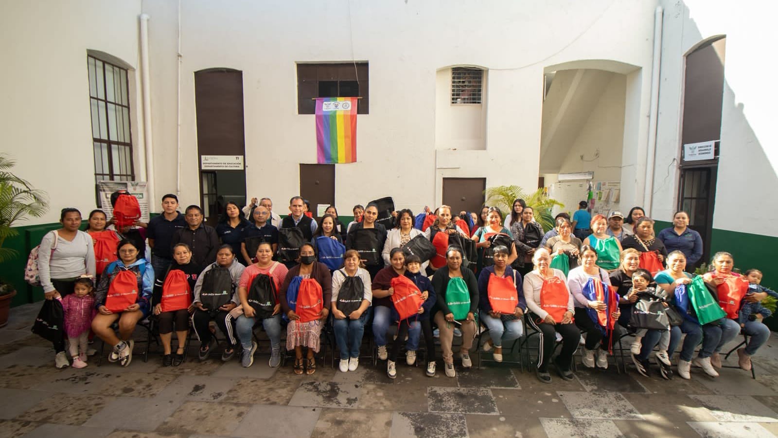 Ayuntamiento de Cuautla entrega útiles escolares en colonias del municipio