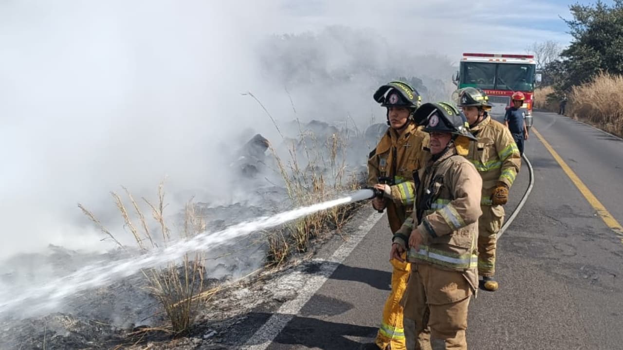 Atiende Bomberos de Cuautla 10 incendios de pastizal